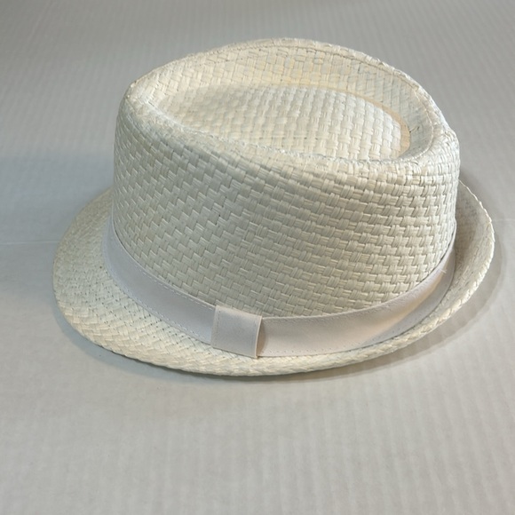 Paper straw fedora. - Picture 3 of 8
